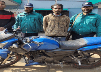 রাজশাহীতে পুলিশের অভিযানে চোরাই মোটরসাইকেলসহ গ্রেপ্তার-১