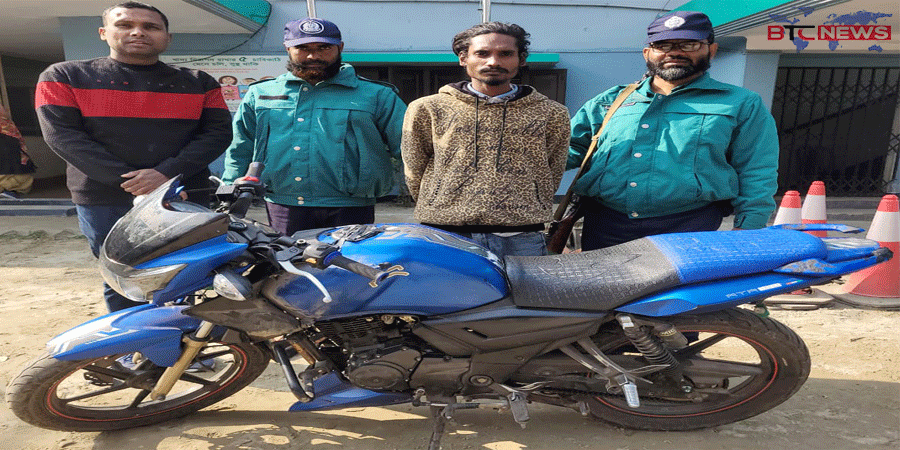 রাজশাহীতে পুলিশের অভিযানে চোরাই মোটরসাইকেলসহ গ্রেপ্তার-১