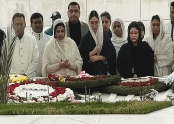 দাদা-দাদির কবর জিয়ারত করলেন জাইমা রহমান