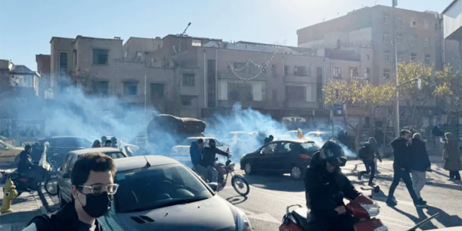 ইরানে জীবনযাত্রার ব্যয় বেড়ে যাওয়ায় বিক্ষোভ, সহিংসতায় নিহত-৬