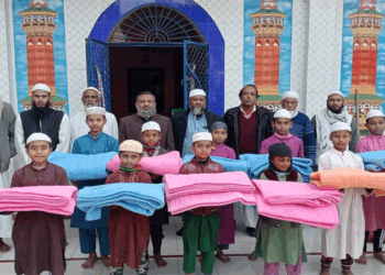 আদমদীঘিতে এতিমখানার শিক্ষার্থীদের মাঝে শীতবস্ত্র বিতরণ