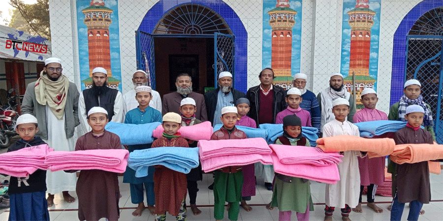 আদমদীঘিতে এতিমখানার শিক্ষার্থীদের মাঝে শীতবস্ত্র বিতরণ