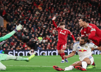 ঘরের মাঠে ধারহীন ফুটবলে হোঁচট খেল লিভারপুল