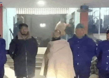 চাঁদাবাজির সময় এনসিপির ২ নেতাকে ধরে পুলিশে দিলো স্থানীয়রা