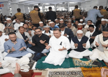 খালেদা জিয়ার আত্মার মাগফিরাত কামনায় মিলাদ মাহফিল, অংশ নিয়েছেন তারেক রহমান