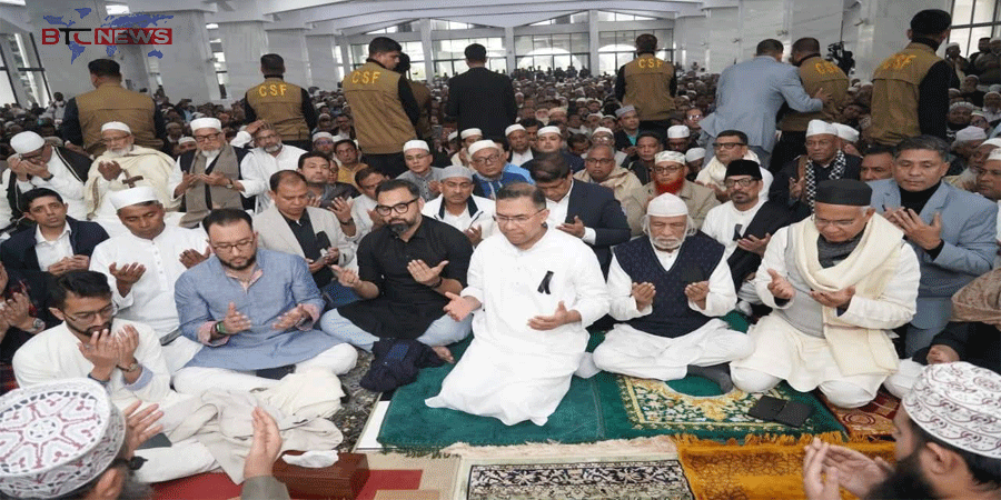 খালেদা জিয়ার আত্মার মাগফিরাত কামনায় মিলাদ মাহফিল, অংশ নিয়েছেন তারেক রহমান