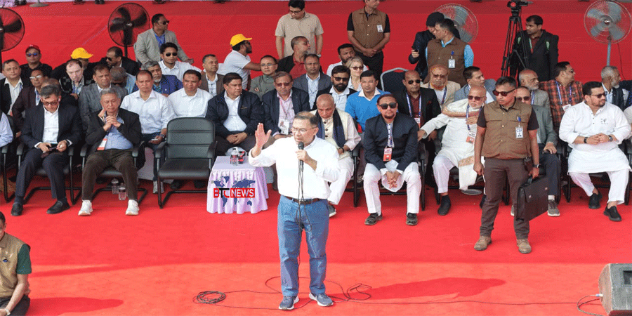 চট্টগ্রামে নির্বাচনী জনসভা মঞ্চে তারেক রহমান, নেতাকর্মীদের ঢল