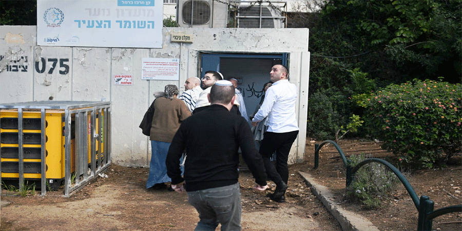 ইরানের ক্ষেপণাস্ত্র হামলা: ইসরাইলের একাধিক স্থানে বিস্ফোরণ