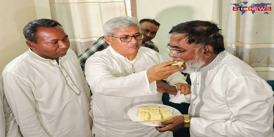 রাজশাহী-৩ আসনে সৌজন্যের রাজনীতি: বিজয়ী মিলনকে ফুলেল শুভেচ্ছা জানালেন প্রতিদ্বন্দ্বী আজাদ