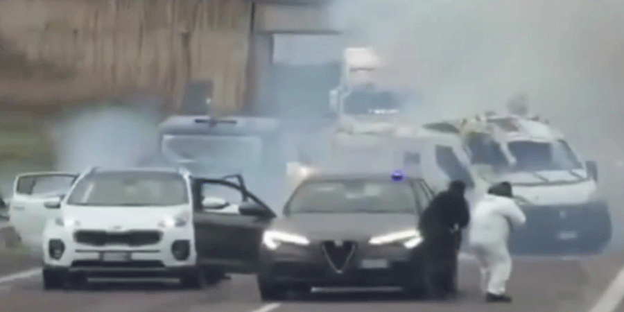 ইতালিতে পুলিশ সেজে গাড়ি আটকে ডাকাতির চেষ্টা, অতঃপর…