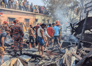 পটুয়াখালীতে ভয়াবহ অগ্নিকাণ্ডে বসতঘর সম্পূর্ণ পুড়ে ছাই