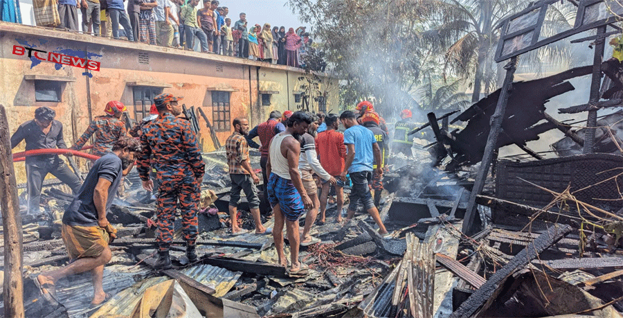 পটুয়াখালীতে ভয়াবহ অগ্নিকাণ্ডে বসতঘর সম্পূর্ণ পুড়ে ছাই