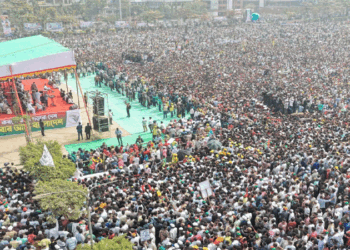 বরিশালে তারেক রহমানের সমাবেশস্থলে সকাল থেকেই জনতার ভিড়