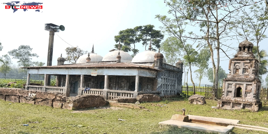 কালীগঞ্জে প্রাচীন ‘এক কাতার’ মসজিদে এখনো হয় নামাজ