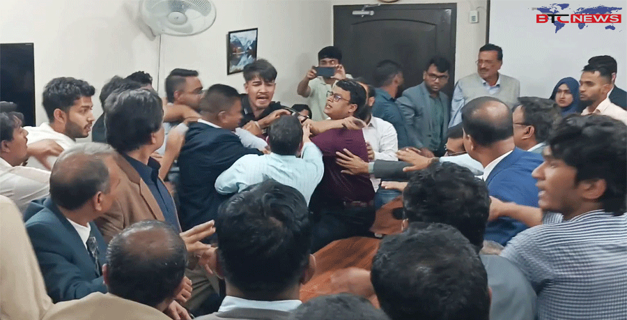 জামালপুরে ভিসির পদত্যাগের দাবী আন্দোলনে শিক্ষক ও শিক্ষার্থীদের হট্রগোল