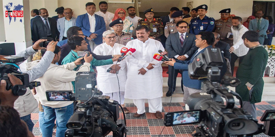 রাজশাহীতে সরকারি কর্মকর্তাদের সাথে ভৃমিমন্ত্রী মিজানুর রহমান মিনু এমপি’র মতবিনিময়: নির্দেশ দিলেন আইনের মধ্য থেকে সব কাজ করার