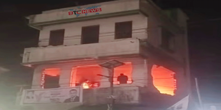 তারাকান্দায় আ. লীগের কার্যালয়ে বৈষম্যবিরোধীদের বিক্ষোভ, আগুন
