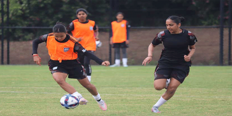 ঋতুপর্ণা-মনিকাদের সাথে ‘বন্ডিংস’ ভালো হচ্ছে আনিকার