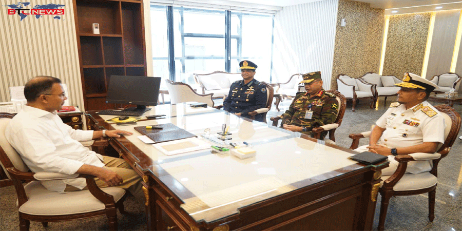 তিন বাহিনী প্রধানের সঙ্গে প্রধানমন্ত্রী’র সৌজন্য সাক্ষাৎ