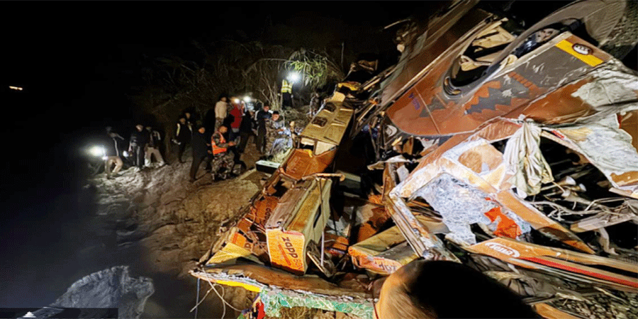 নেপালে নিয়ন্ত্রণ হারিয়ে বাস ২০০ মিটার গভীরে, নিহত-১৯