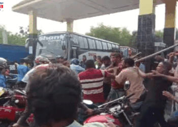 আদিতমারীতে ফিলিং স্টেশনে তেল নিতে দু’পক্ষের সংঘর্ষ, আহত-৩