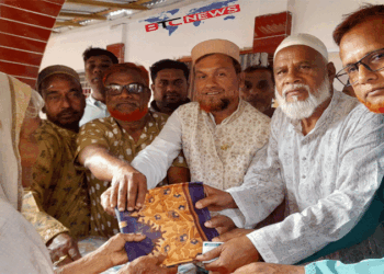 বকশীগঞ্জে ২ হাজার অসহায় ব্যক্তির মাঝে সম্ভাব্য চেয়ারম্যান প্রার্থী মুরাদের শাড়ি লুঙ্গী বিতরণ