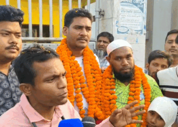 “মিথ্যা মামলায় আটক সাংবাদিক মিশাল মন্ডলসহ দুইজন জামিনে মুক্ত” “জেলগেটে সহকর্মীদের ফুলেল সংবর্ধনা”