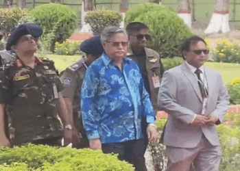 চার দিনের সরকারি সফরে নিজ জেলা পাবনায় পৌঁছেছেন রাষ্ট্রপতি