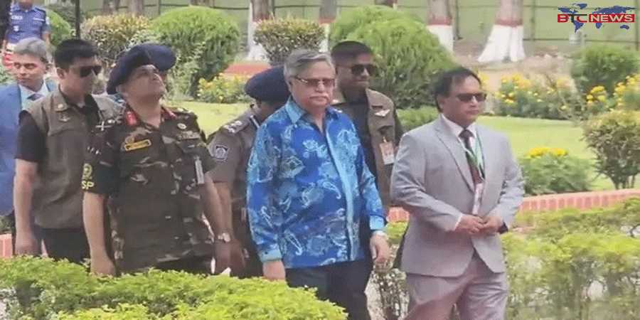 চার দিনের সরকারি সফরে নিজ জেলা পাবনায় পৌঁছেছেন রাষ্ট্রপতি