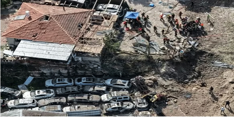 মধ্য ইসরায়েলে একাধিক ইরানি ক্ষেপণাস্ত্রের আঘাত, ব্যাপক ক্ষয়ক্ষতি