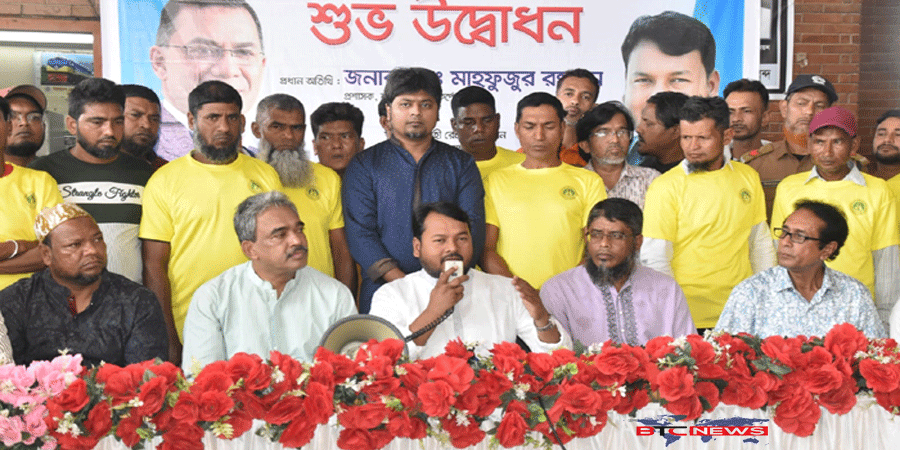 ঈদে ঘরমুখো ট্রেন যাত্রীদের সহায়তা কার্যক্রমের উদ্বোধন করলেন রাসিক প্রশাসক