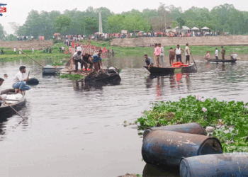 ঈদে ঘুরতে বেরিয়ে ব্রহ্মপুত্রে ভাসমান সেতু উল্টে ভাই-বোনসহ নিহত-৪