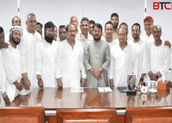 বিভিন্ন শ্রেণীপেশার মানুষের সাথে ঈদের শুভেচ্ছা বিনিময় করেছেন রাসিক প্রশাসক