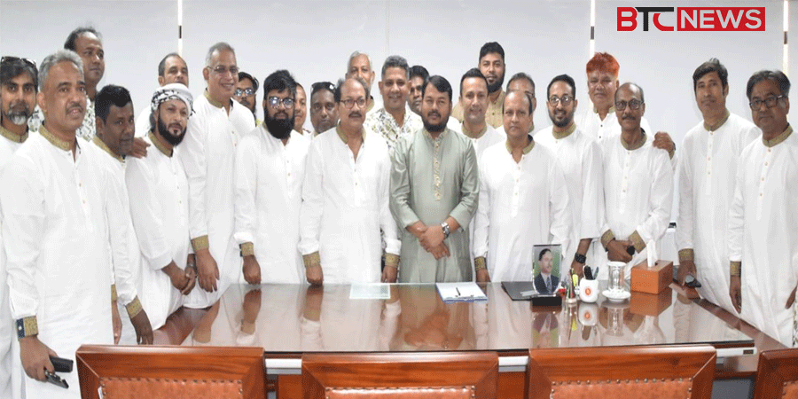 বিভিন্ন শ্রেণীপেশার মানুষের সাথে ঈদের শুভেচ্ছা বিনিময় করেছেন রাসিক প্রশাসক