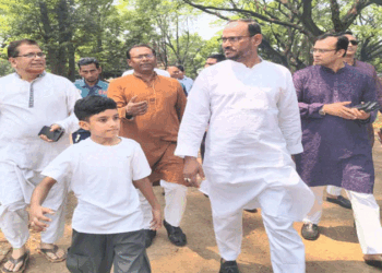 আকস্মিক চিড়িয়াখানা পরিদর্শনে প্রাণিসম্পদ প্রতিমন্ত্রী