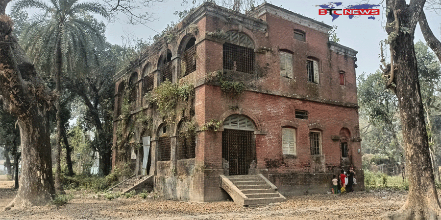 লালমনিরহাটে রেলের ৭০০ কোয়ার্টার ঝুঁকিপূর্ণ, থাকেন বহিরাগতরা : রাতে বসে মাদকের হাট