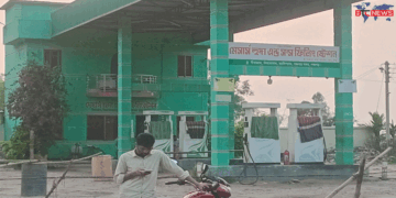 পেট্রল নেই ঘোষণা দেওয়া হুদা পাম্পে রাতে গোপনে পেট্রল বিক্রি