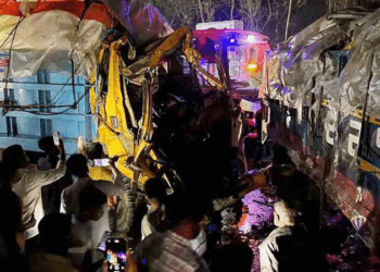 বগুড়ায় বাস-ট্রাকের ত্রিমুখী সংঘর্ষ, আহত-১৫