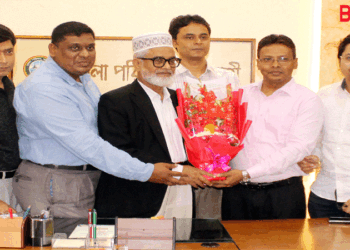 রাজশাহী জেলা পরিষদের নবনিযুক্ত প্রশাসককে বেসিক ব্যাংকের ফুলেল শুভেচ্ছা