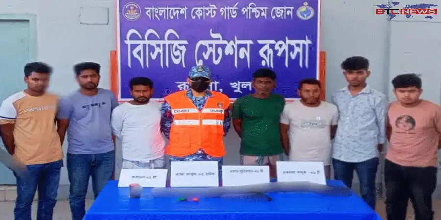 খুলনায় অস্ত্র-গোলাবারুদ ও ককটেলসহ আটক-৭