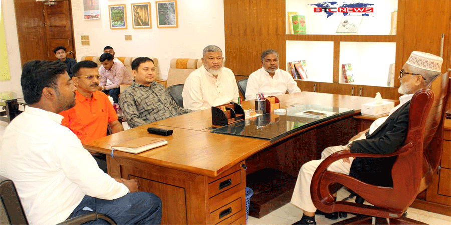 ঈদের শুভেচ্ছা বিনিময় করেন রাজশাহী জেলা পরিষদ প্রশাসক