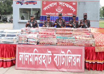 সীমান্তে বিজিবির অভিযানে বিপুল পরিমাণ ভারতীয় শাড়ি জব্দ