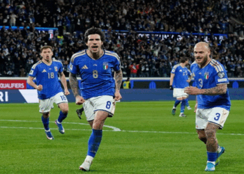 বিশ্বকাপে খেলার স্বপ্ন বাঁচিয়ে রাখল ইতালি