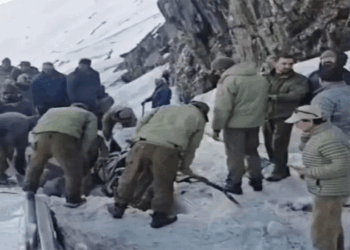 জম্মু-কাশ্মিরের জোজিলা পাসে একাধিক তুষারধসে নিহত-৭