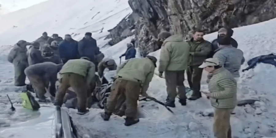 জম্মু-কাশ্মিরের জোজিলা পাসে একাধিক তুষারধসে নিহত-৭