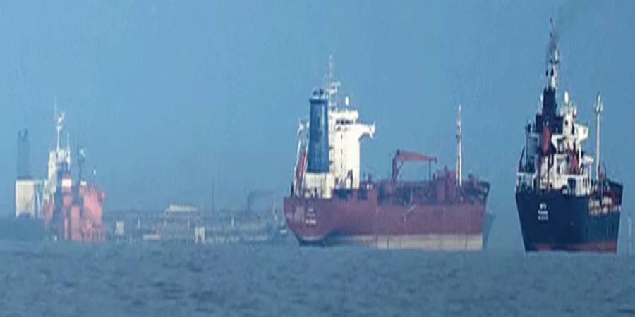 ‘টোল বুথ’ : হরমুজ প্রণালিতে জাহাজ চলাচলে নতুন শর্ত ইরানের