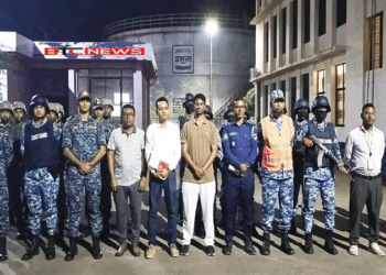 মোংলায় জ্বালানি তেলের অবৈধ মজুদের বিরুদ্ধে যৌথ অভিযান