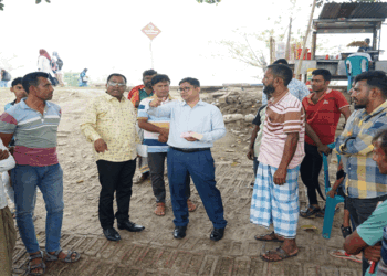 রাসিক প্রশাসকের নির্দেশে ফেরিঘাট এলাকা পরিদর্শনে সিটি কর্পোরেশনের প্রতিনিধি দল