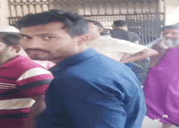 বাগমারা উপজেলা স্বাস্থ্য কর্মকর্তাকে তালা লাগিয়ে আবদ্ধ, কর্মকর্তার বিরুদ্ধে অনিয়ম-দুর্নীতির অভিযোগ