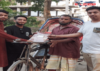 ইসলামপুরে দুস্থ মানুষের মাঝে মানবিক যু্ব সমাজের ঈদ উপহার